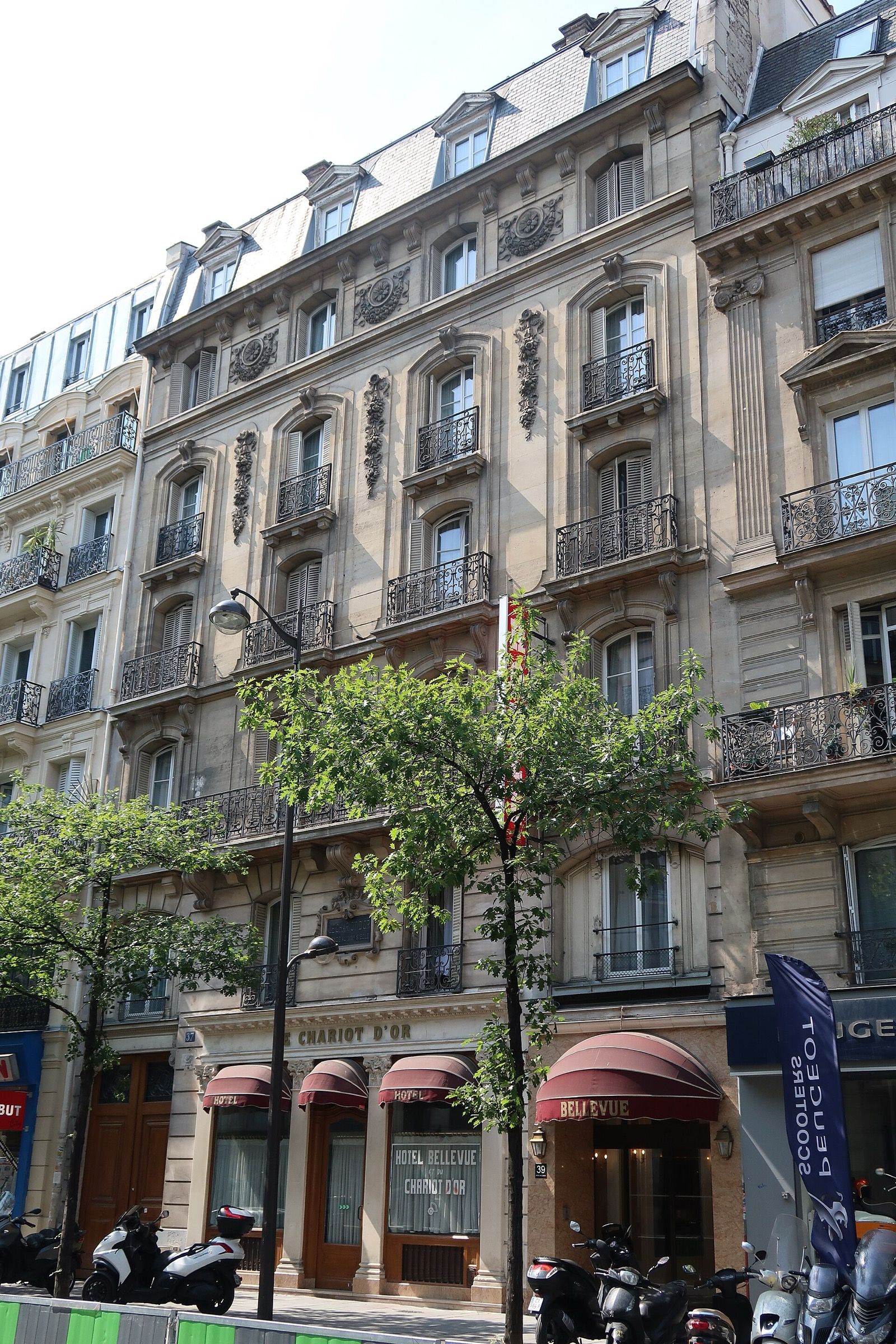 Façade de l'Hôtel Bellevue et du Chariot d'Or, 39 rue de Turbigo