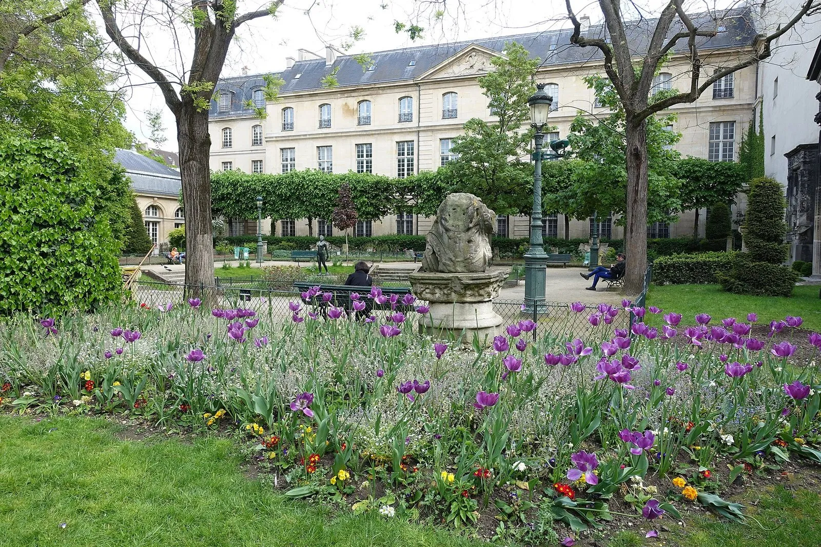 The square Georges-Cain, a garden beside the Carnavalet Museum