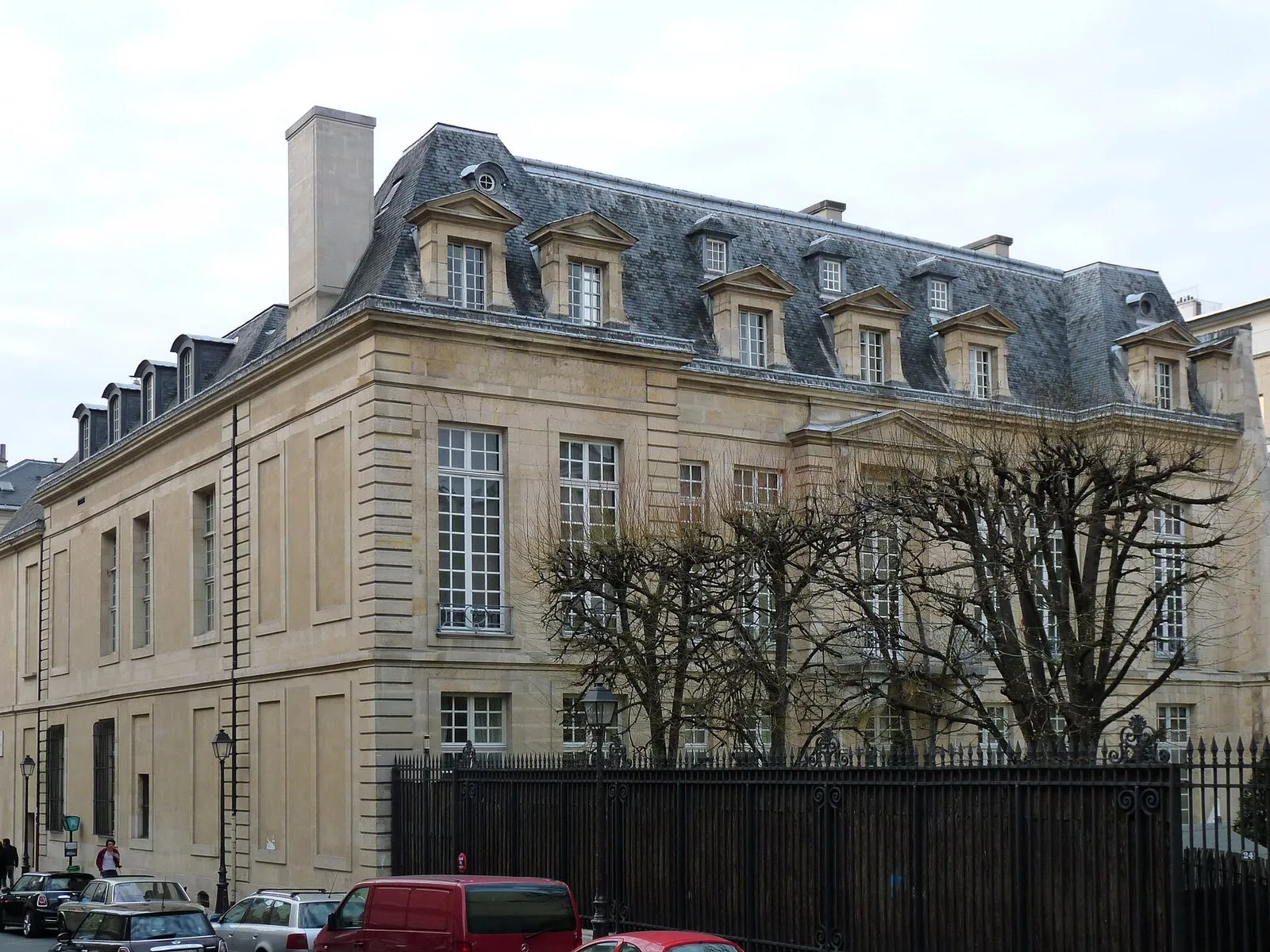 L’hôtel de Guénégaud, qui fait partie du musée de la Chasse et de la Nature, vu côté jardin