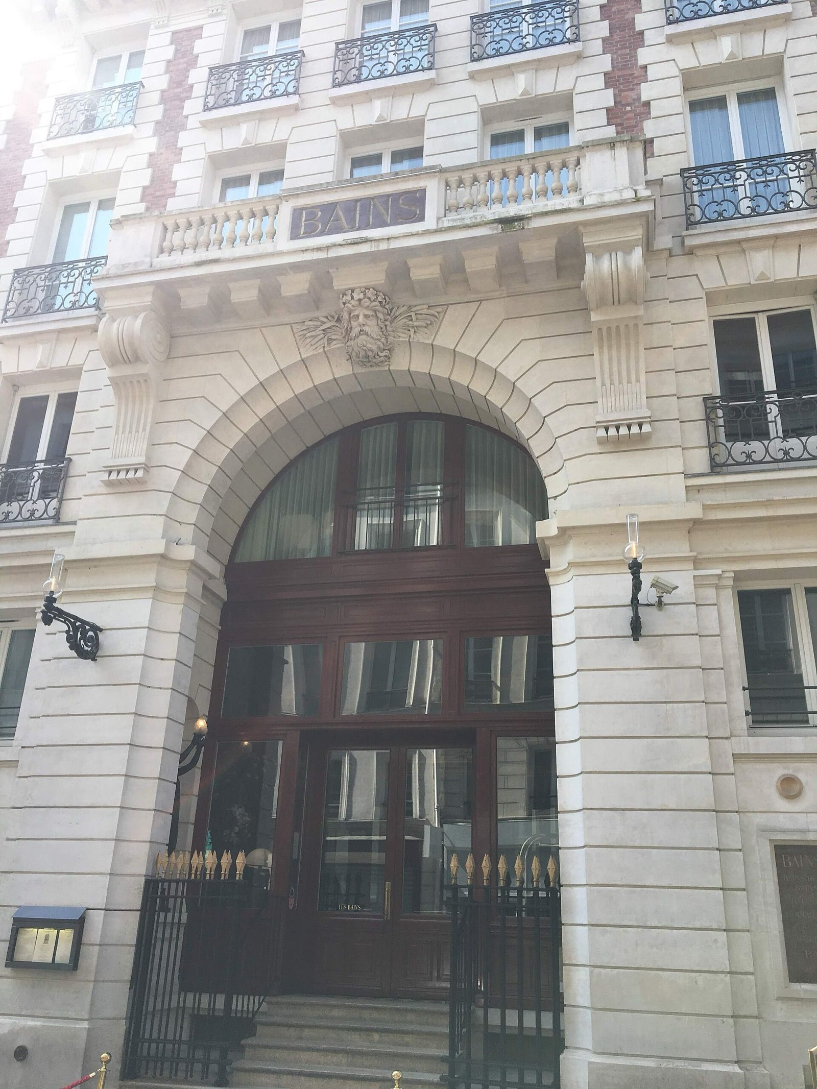 Entrée des Bains, 7 rue du Bourg-l'Abbé
