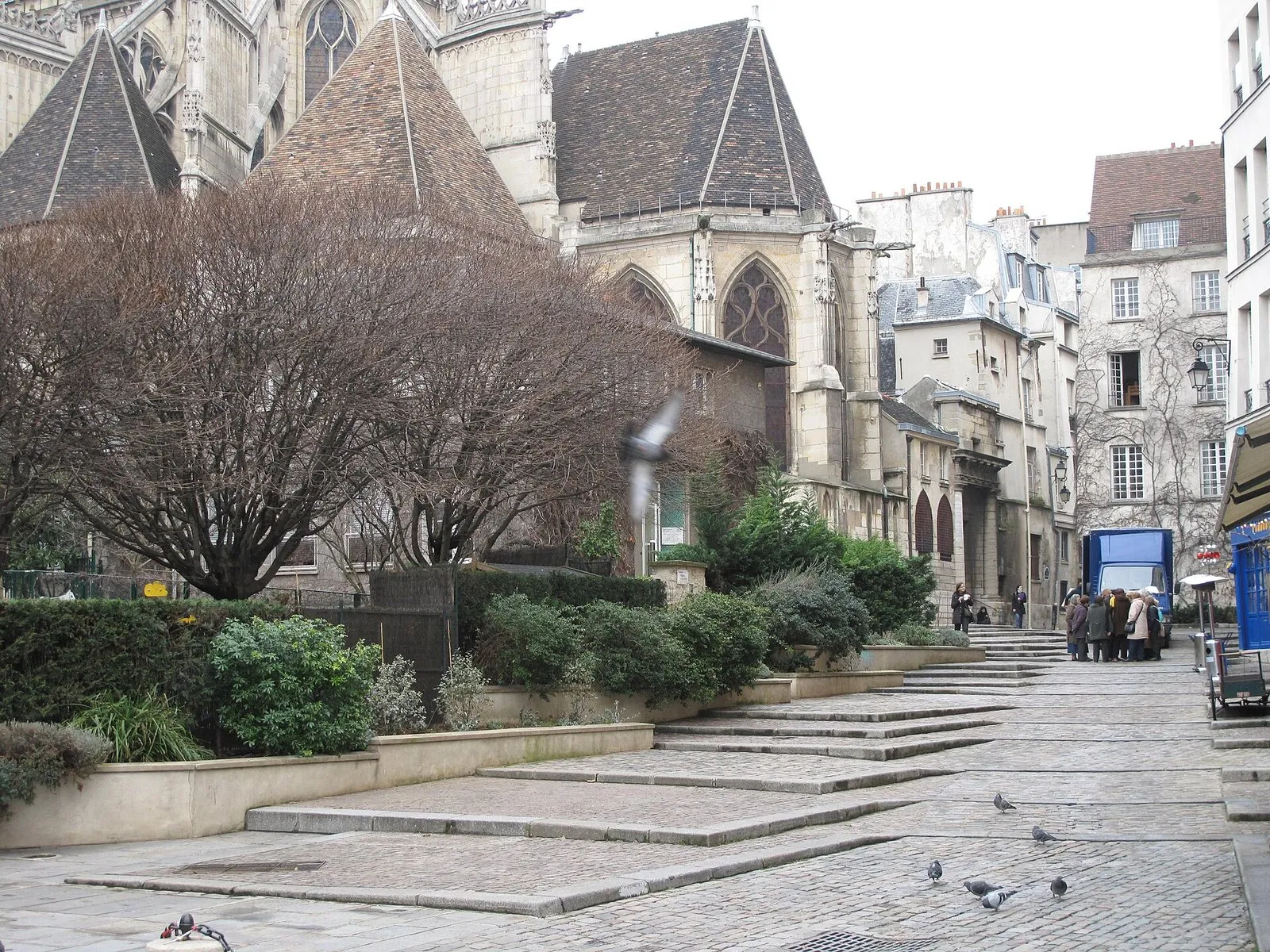 La rue des Barres, avec le chevet de l’église Saint-Gervais à gauche