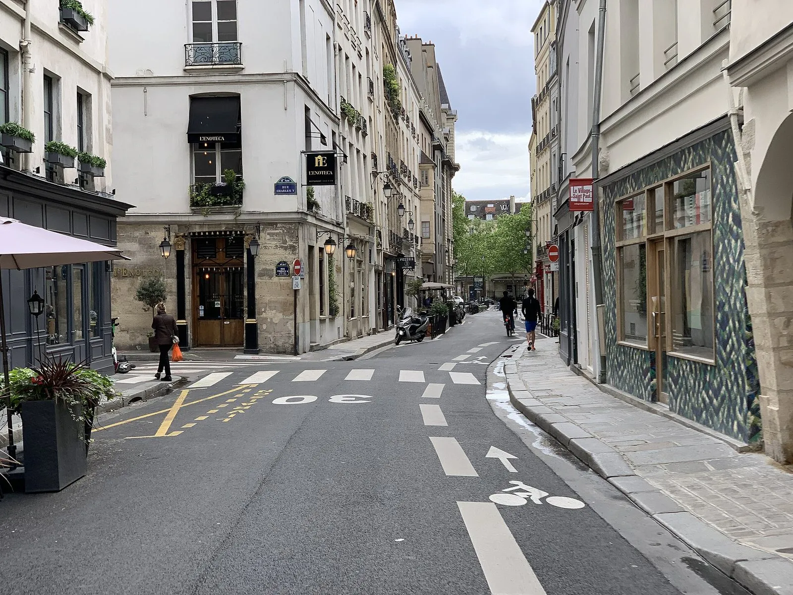 La rue Saint-Paul, une rue calme du Marais