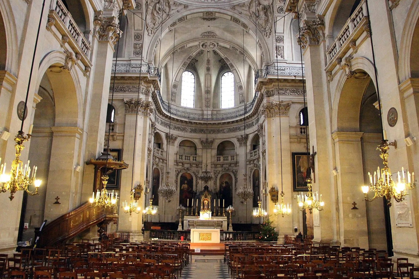 La nef et la coupole de l’église Saint-Paul-Saint-Louis