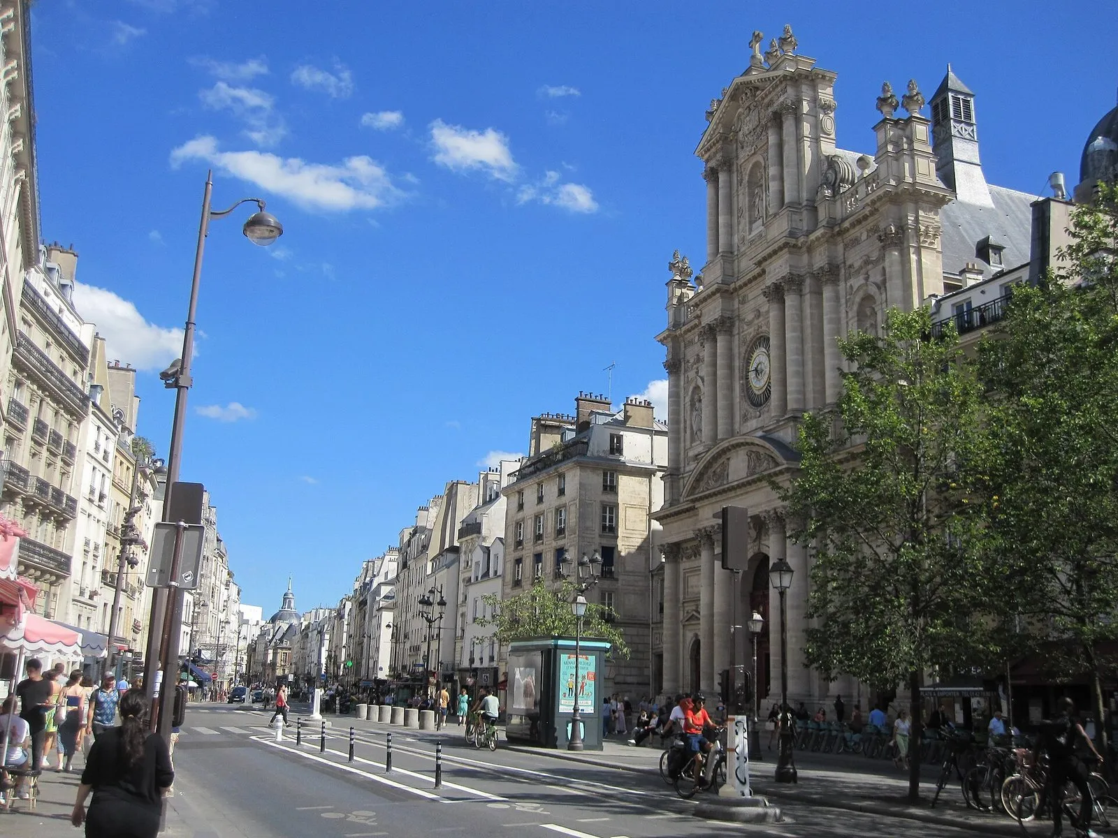 L’église Saint-Paul-Saint-Louis sur la rue Saint-Antoine